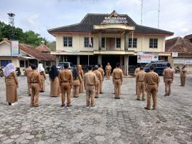 BERTEPATAN HARI PAHLAWAN, APEL PAGI PEMKAL HARGOMULYO LURAH INGATKAN KETELADANAN DALAM BEKERJA