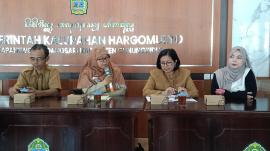 TINGKATKAN PEMASARAN, PEMKAL HARGOMULYO GELAR PELATIHAN DIGITAL MARKETING BAGI UMKM DI HARGOMULYO