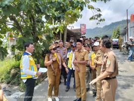 HARI KEDUA PROSES PENGERUKAN SEDIMENTASI, BUPATI GUNUNGKIDUL TINJAU LANGSUNG PROSES PENGERJAAN